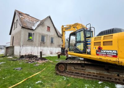 Mūrinio pastato griovimo darbai