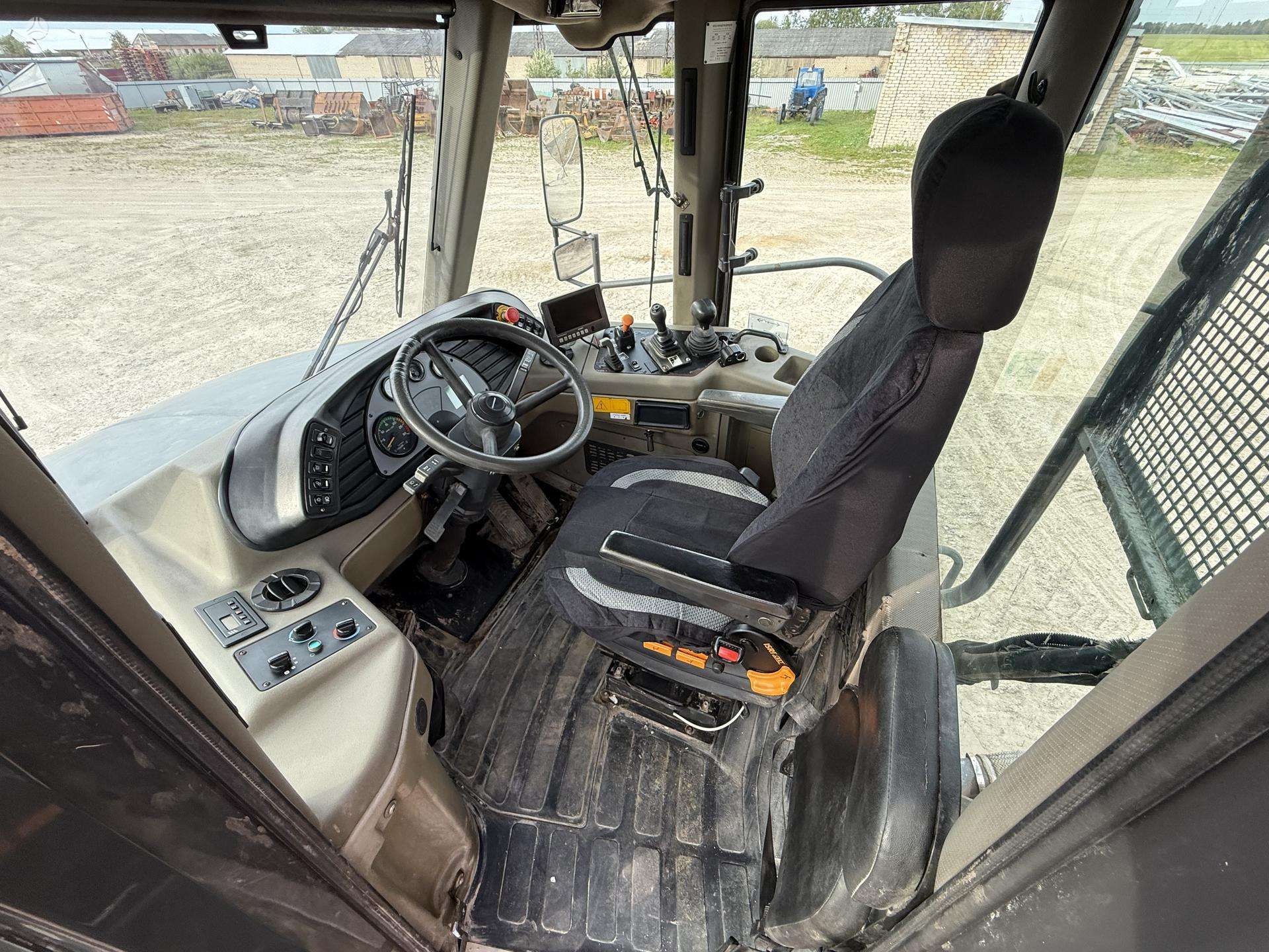 Case ADT 330 B , with TAIL GATE - Image 12