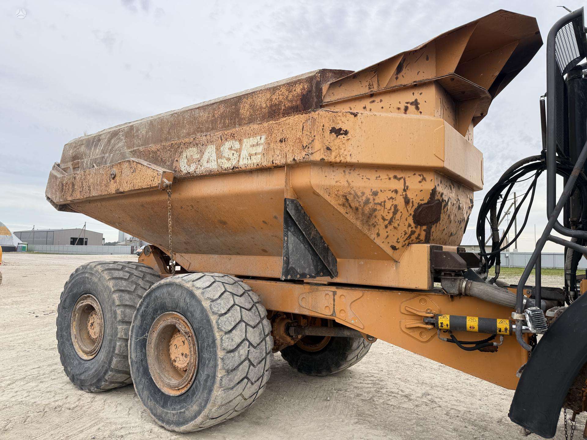 Case ADT 330 B , with TAIL GATE - Image 15