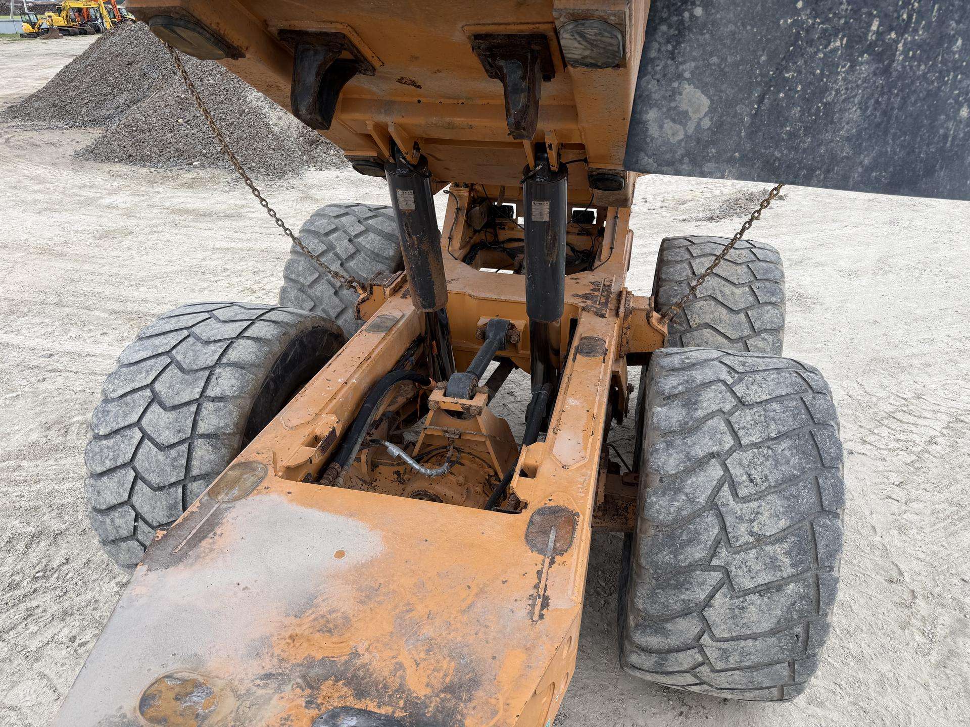 Case ADT 330 B , with TAIL GATE - Image 16