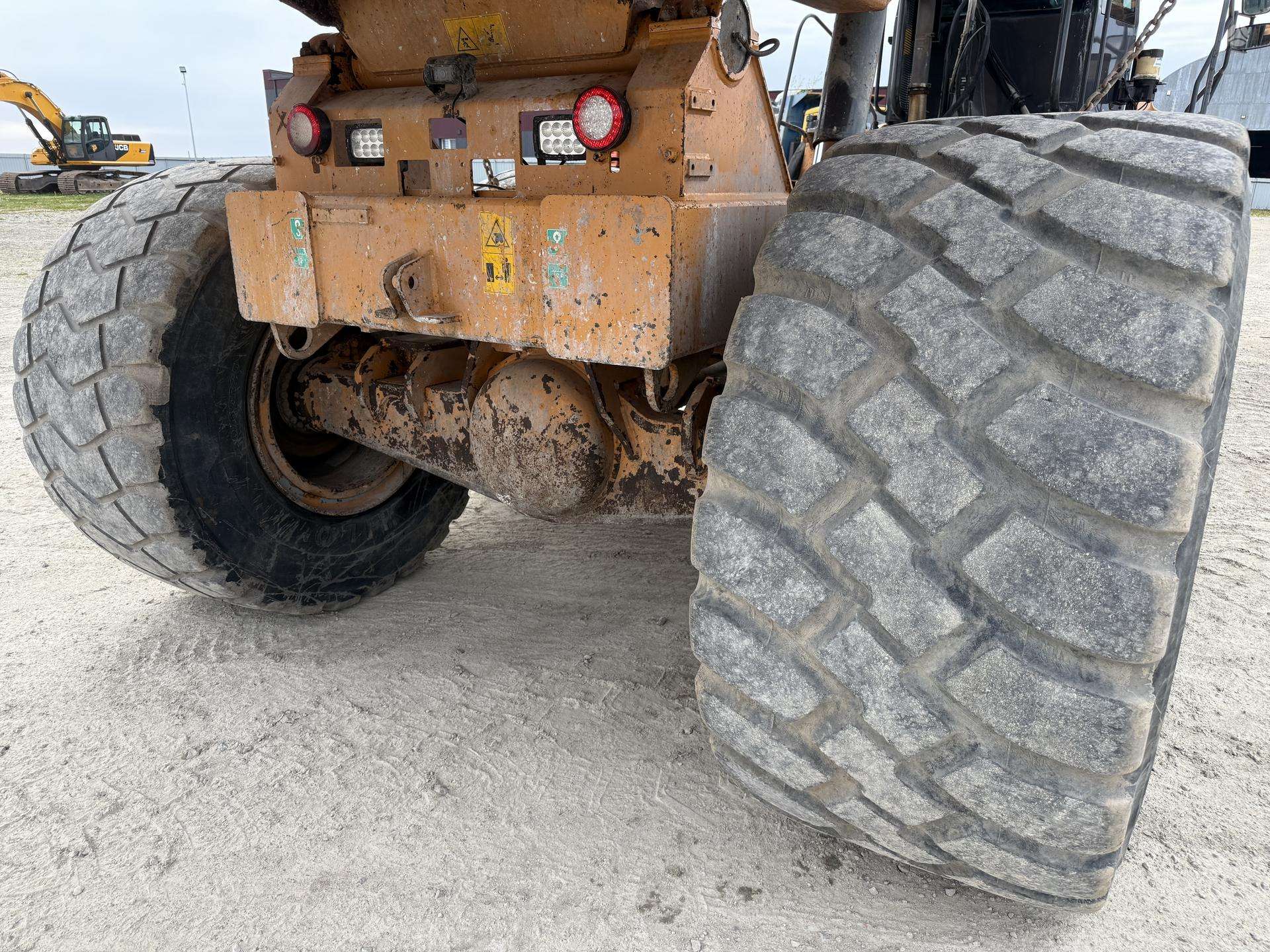 Case ADT 330 B , with TAIL GATE - Image 17