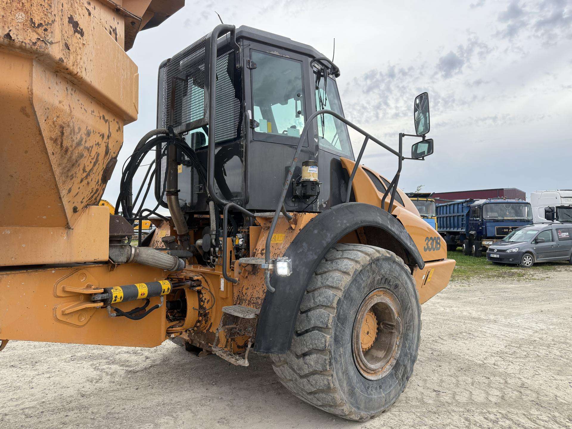 Case ADT 330 B , with TAIL GATE - Image 18