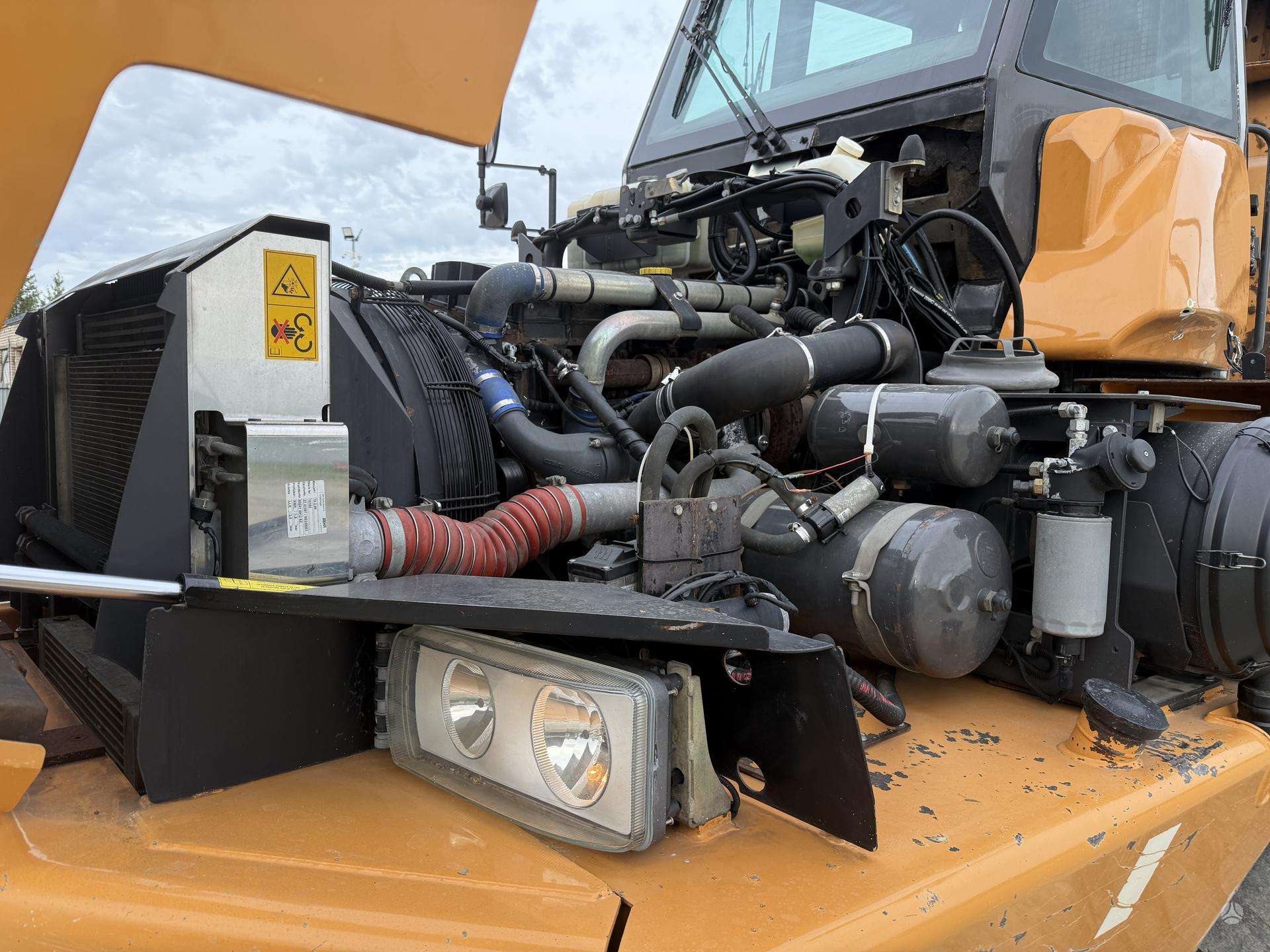 Case ADT 330 B , with TAIL GATE - Image 20