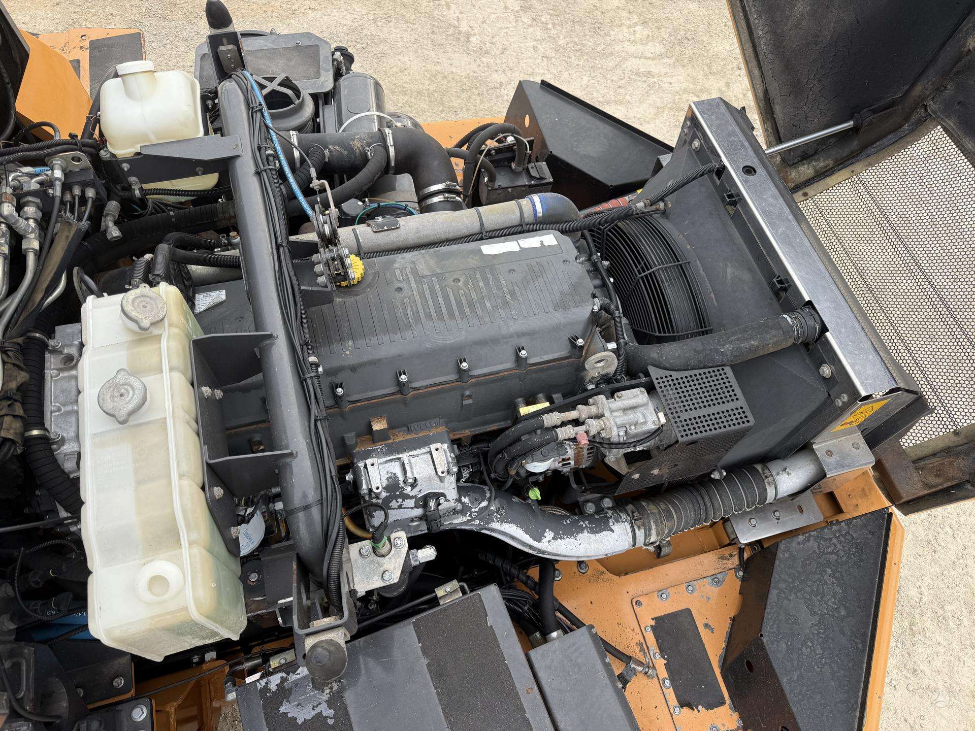 Case ADT 330 B , with TAIL GATE - Image 21