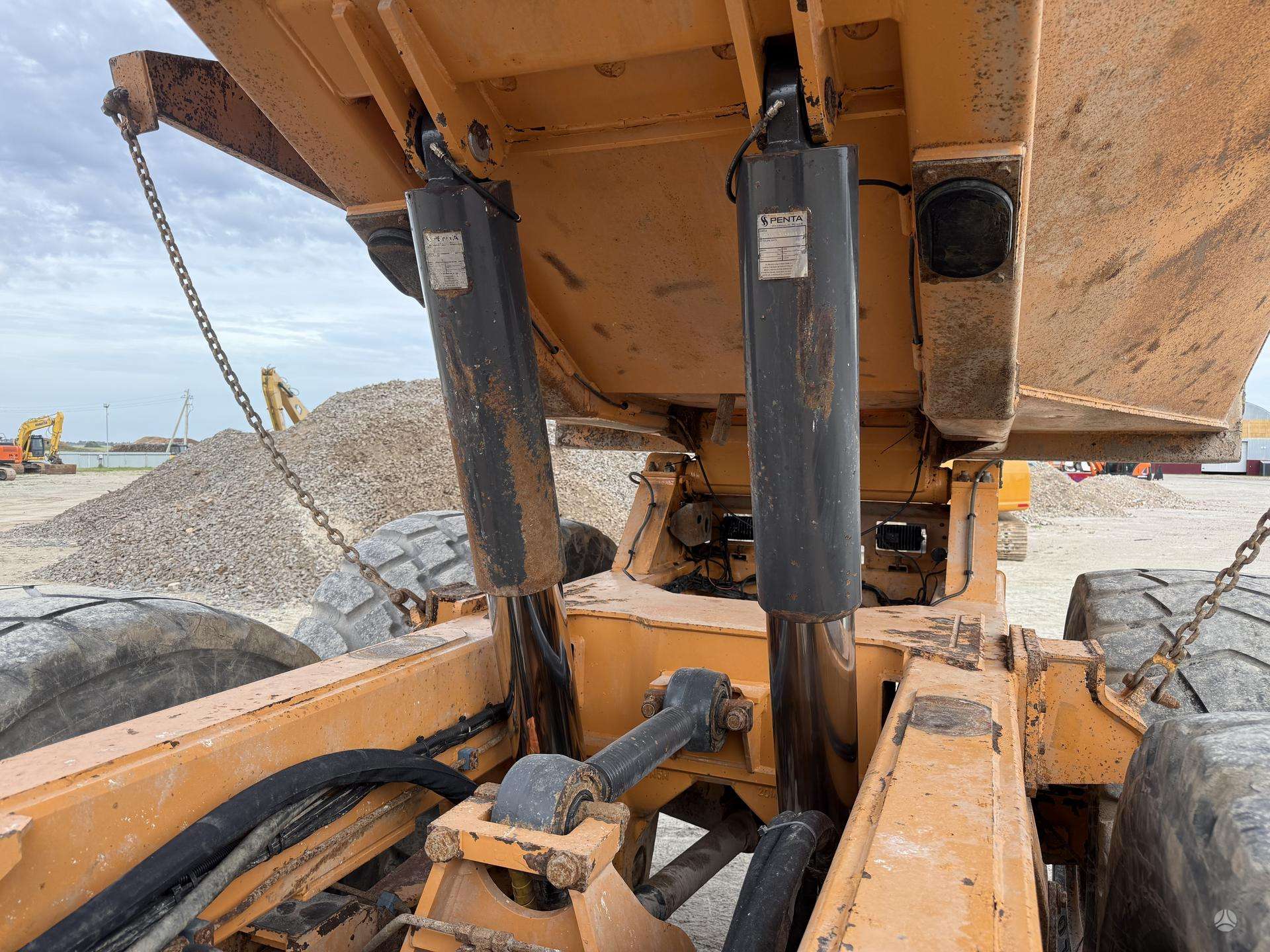 Case ADT 330 B , with TAIL GATE - Image 22