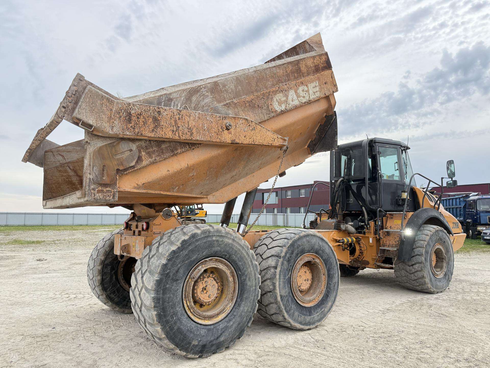Case ADT 330 B , with TAIL GATE - Image 5