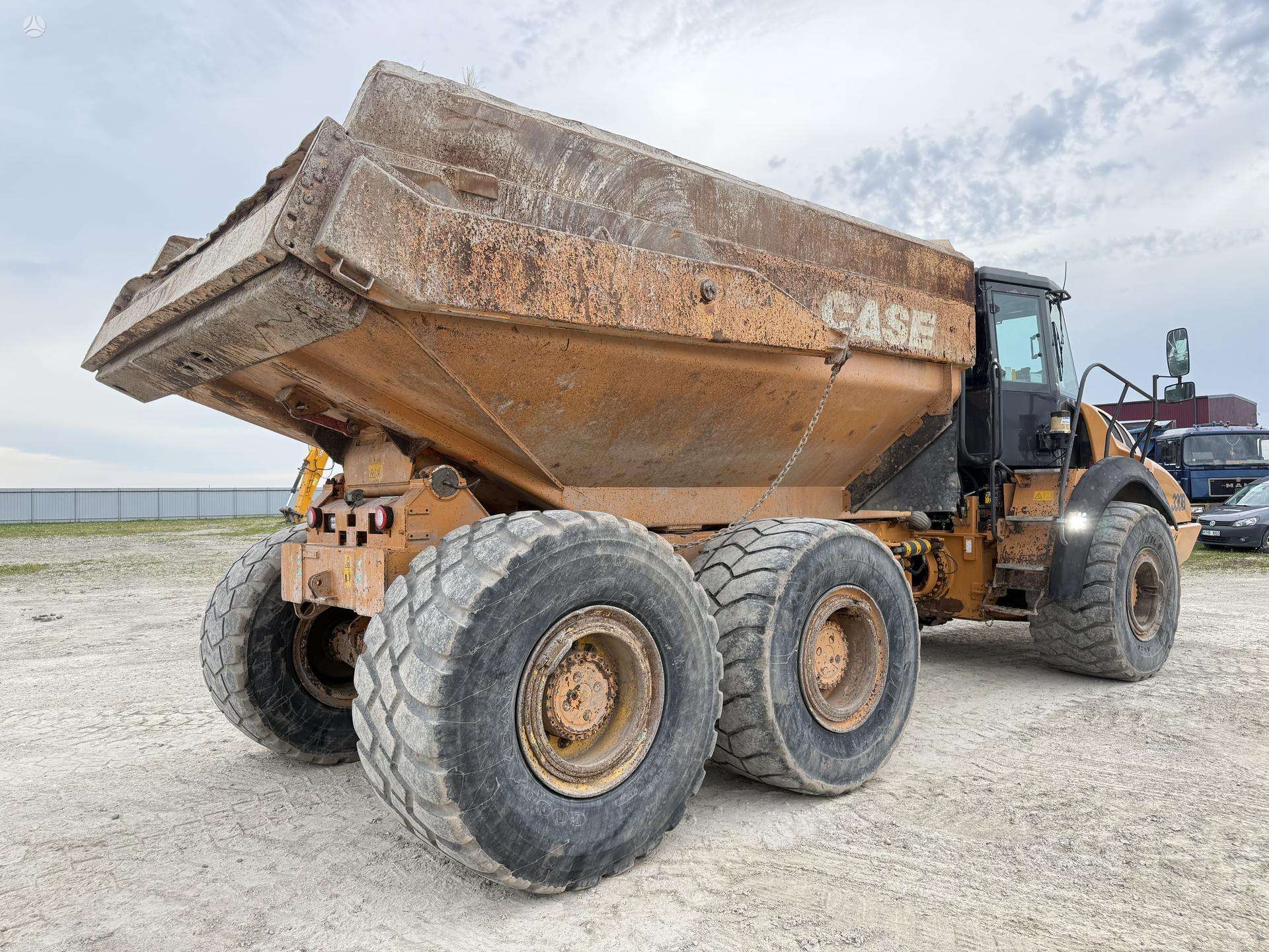 Case ADT 330 B , with TAIL GATE - Image 6