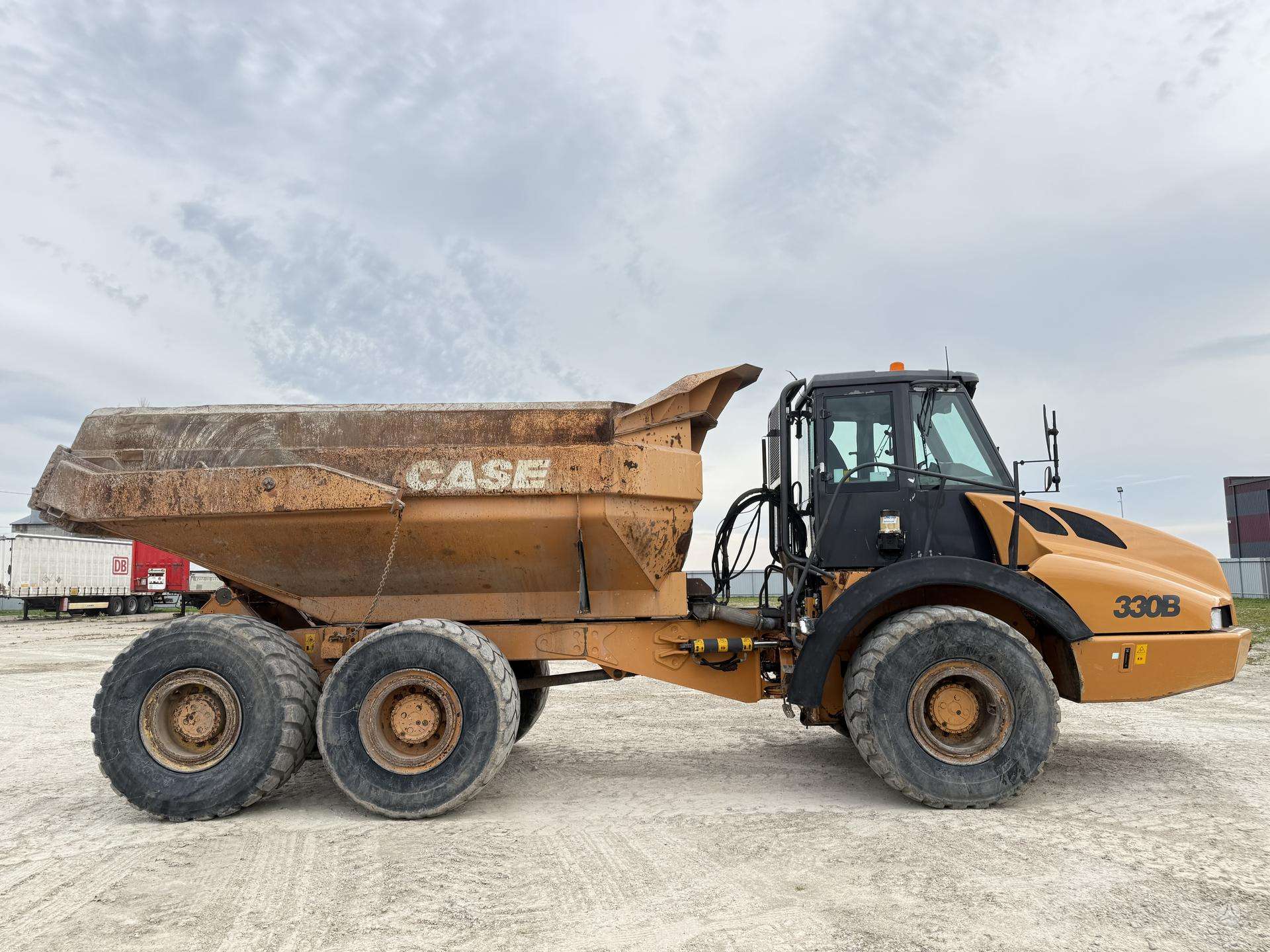 Case ADT 330 B , with TAIL GATE - Image 7