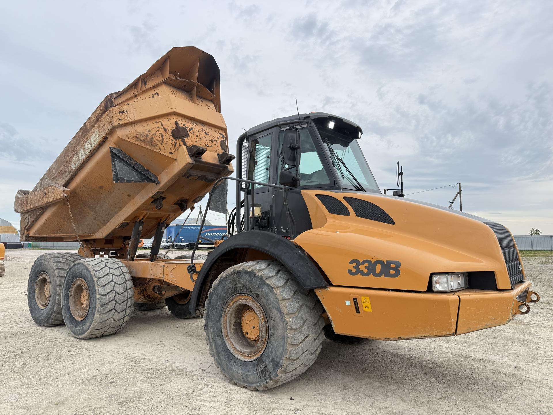 Case ADT 330 B , with TAIL GATE - Image 9