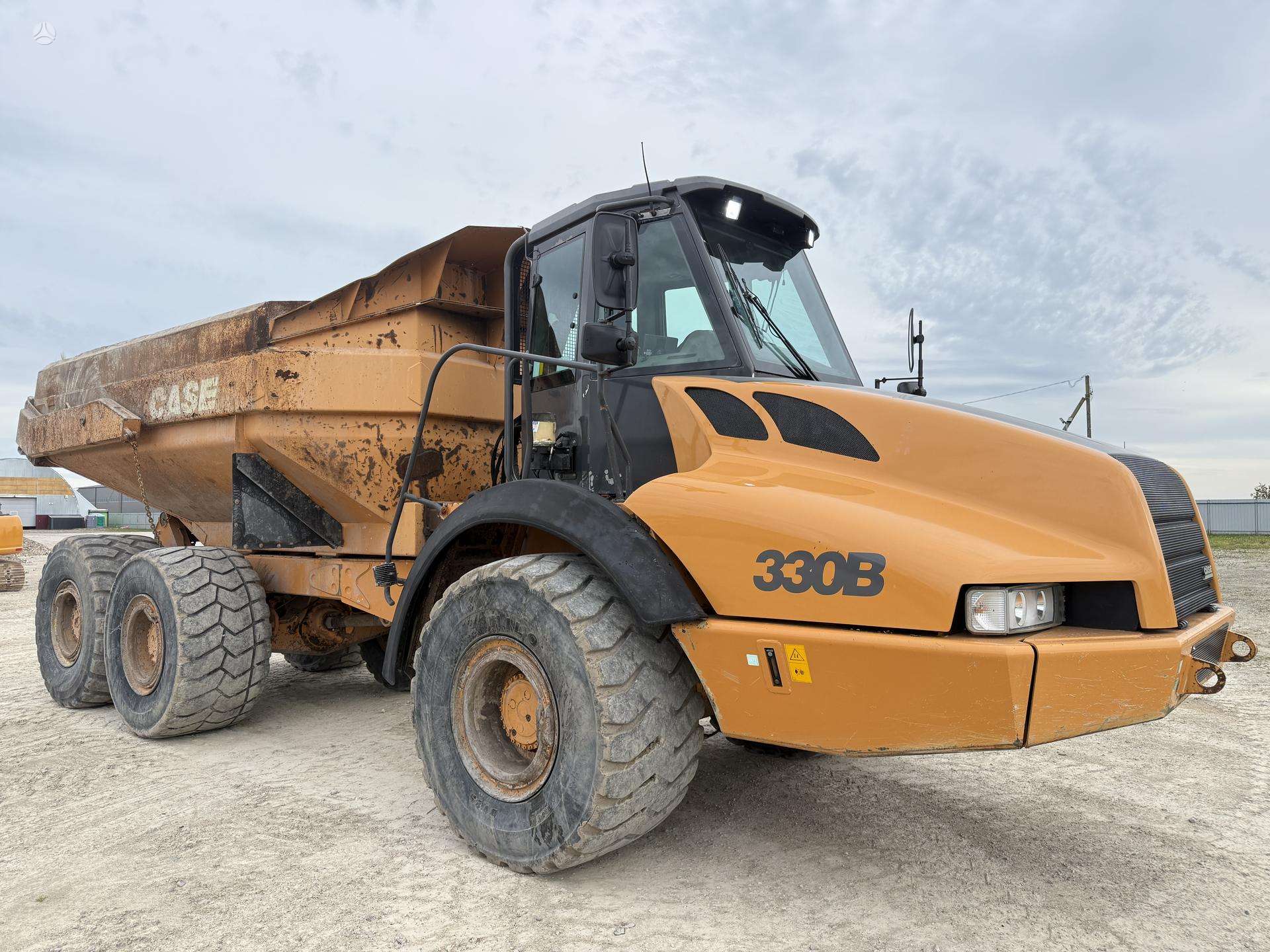 Case ADT 330 B , with TAIL GATE - Image 10