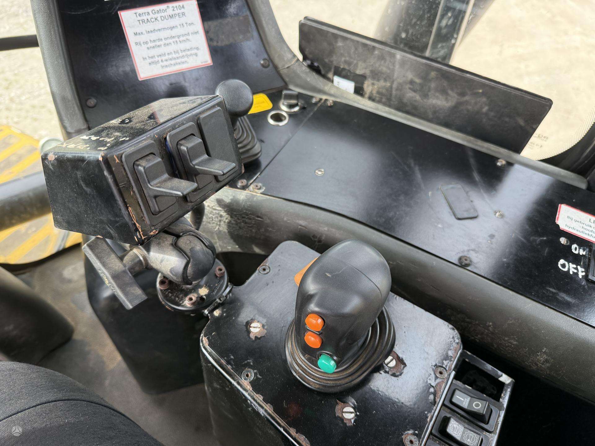 Caterpillar Challenger TerraGator 2104 920 - Image 15