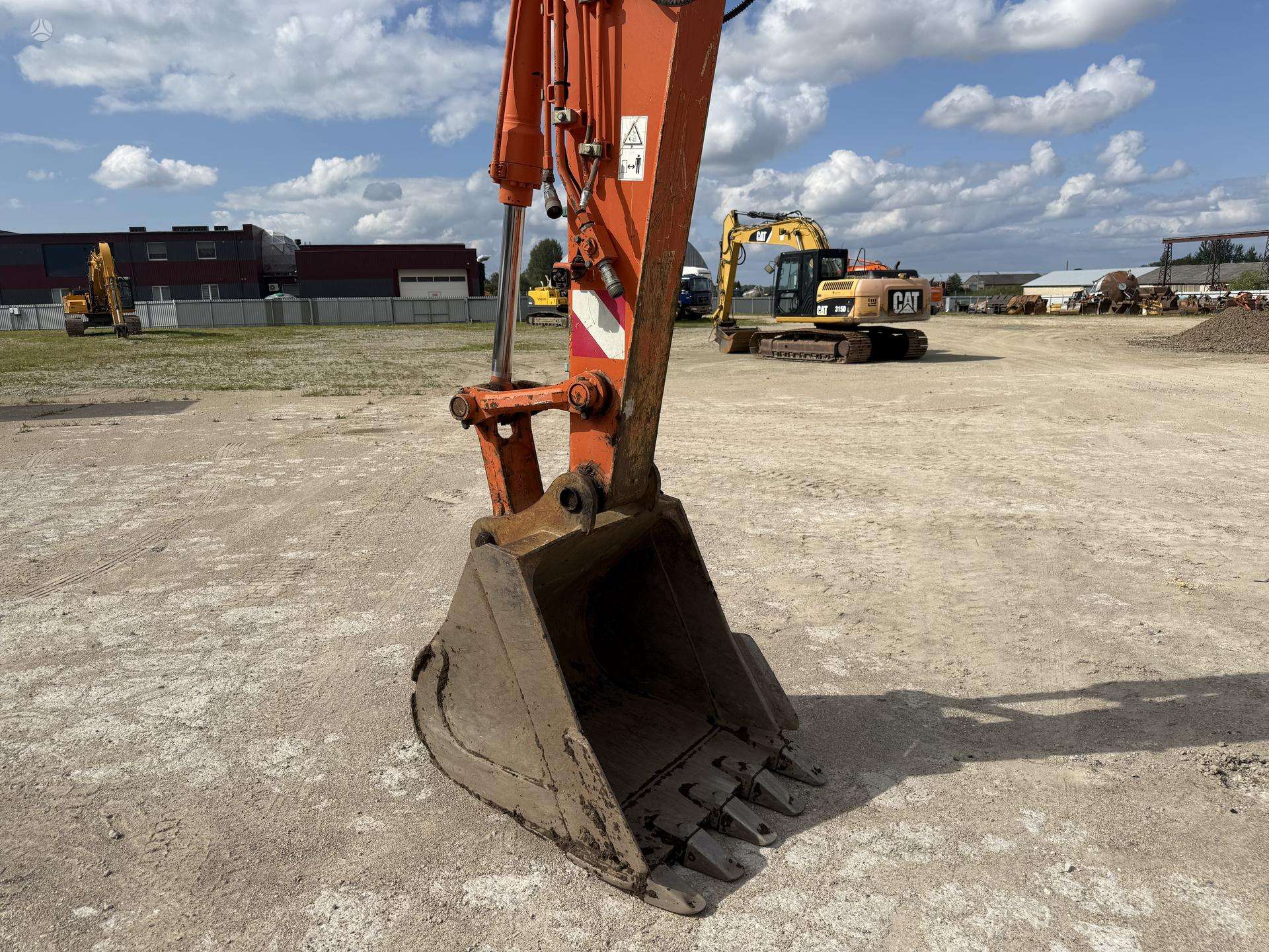 Hitachi ZX 140 W - Image 7