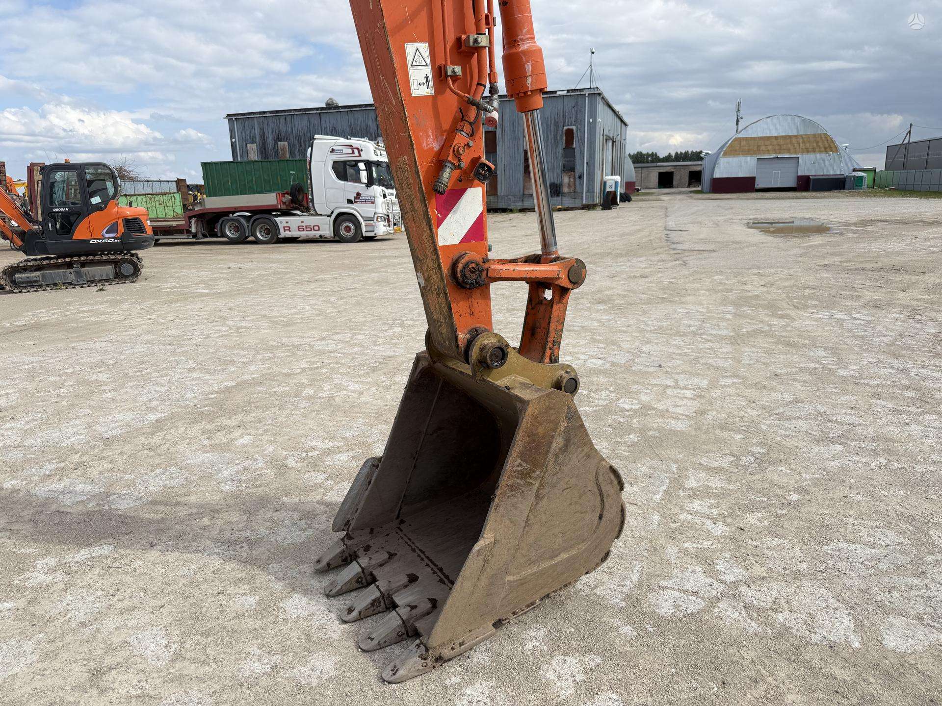 Hitachi ZX 140 W - Image 8