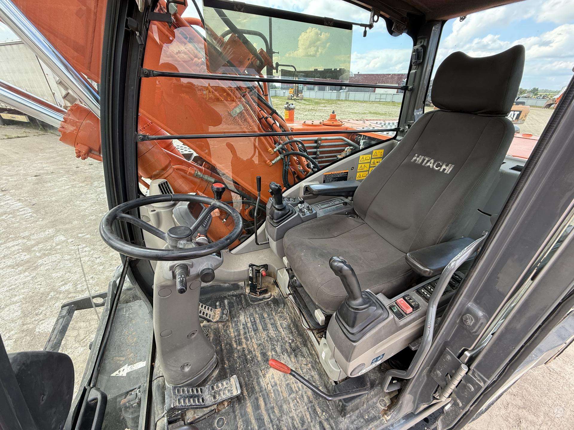 Hitachi ZX 140 W - Image 9