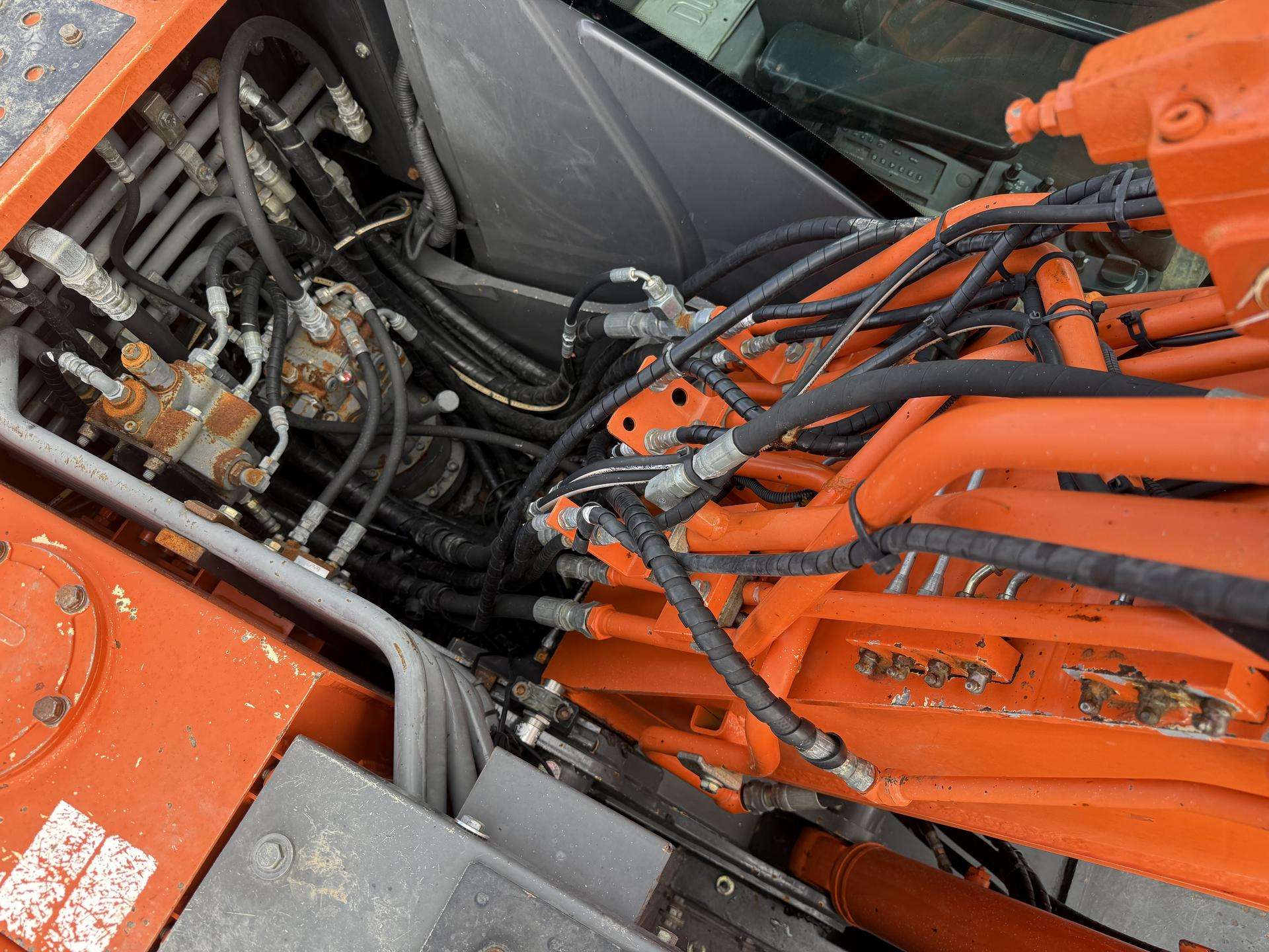 Hitachi ZX 140 W - Image 12