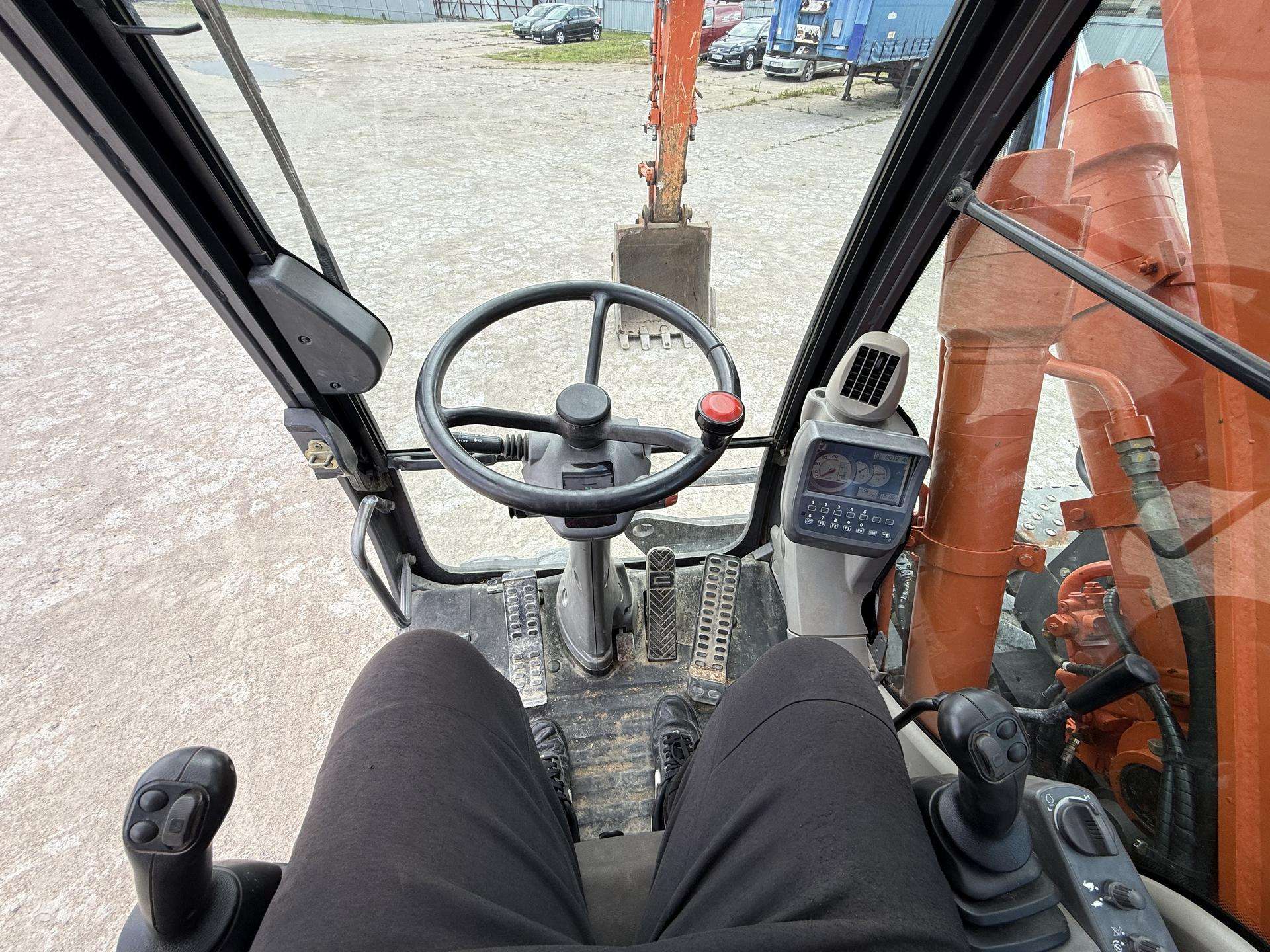 Hitachi ZX 140 W - Image 16