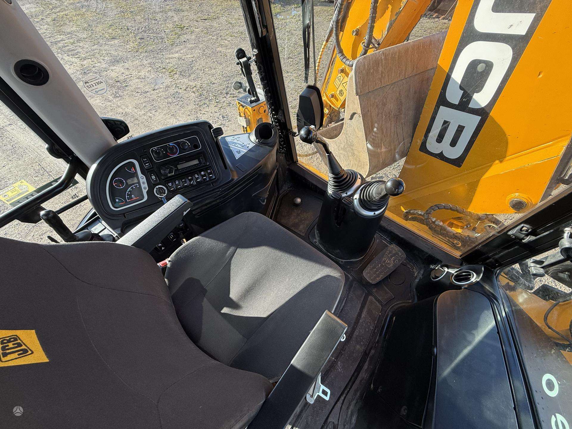 JCB 4 CX , quick coupler front & b - Image 11