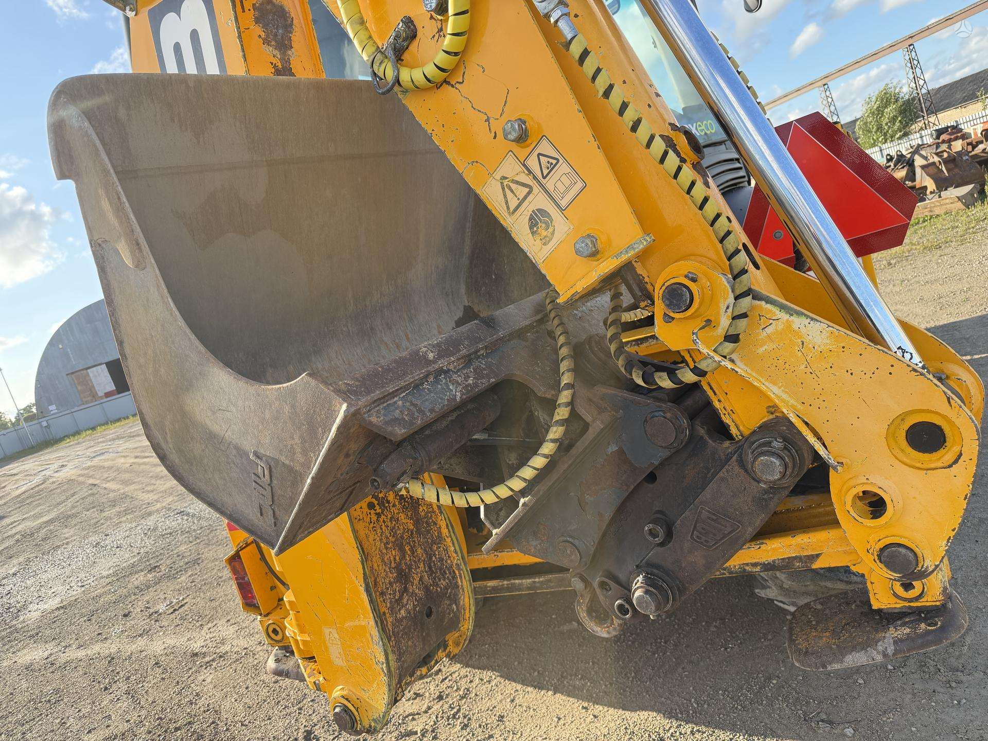 JCB 4 CX , quick coupler front & b - Image 14