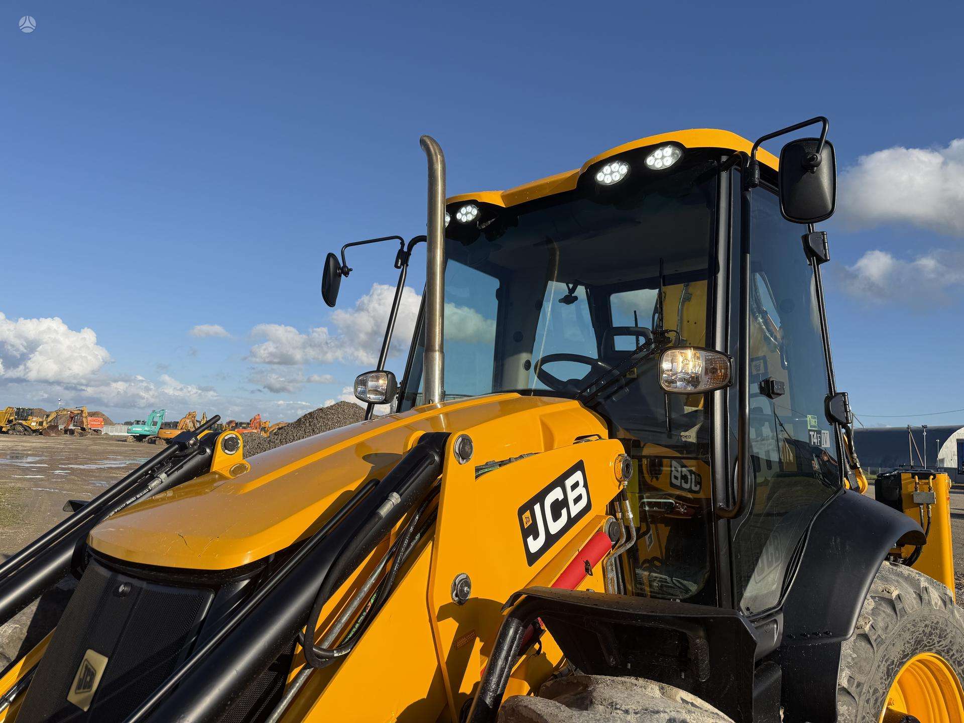 JCB 4 CX , quick coupler front & b - Image 16