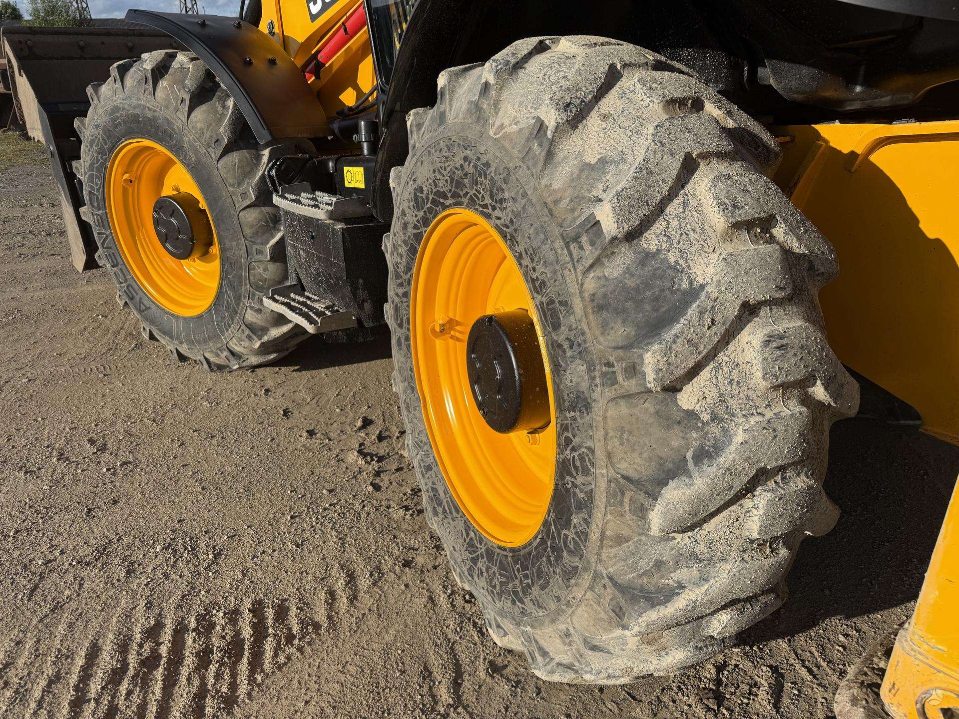 JCB 4 CX , quick coupler front & b - Image 17
