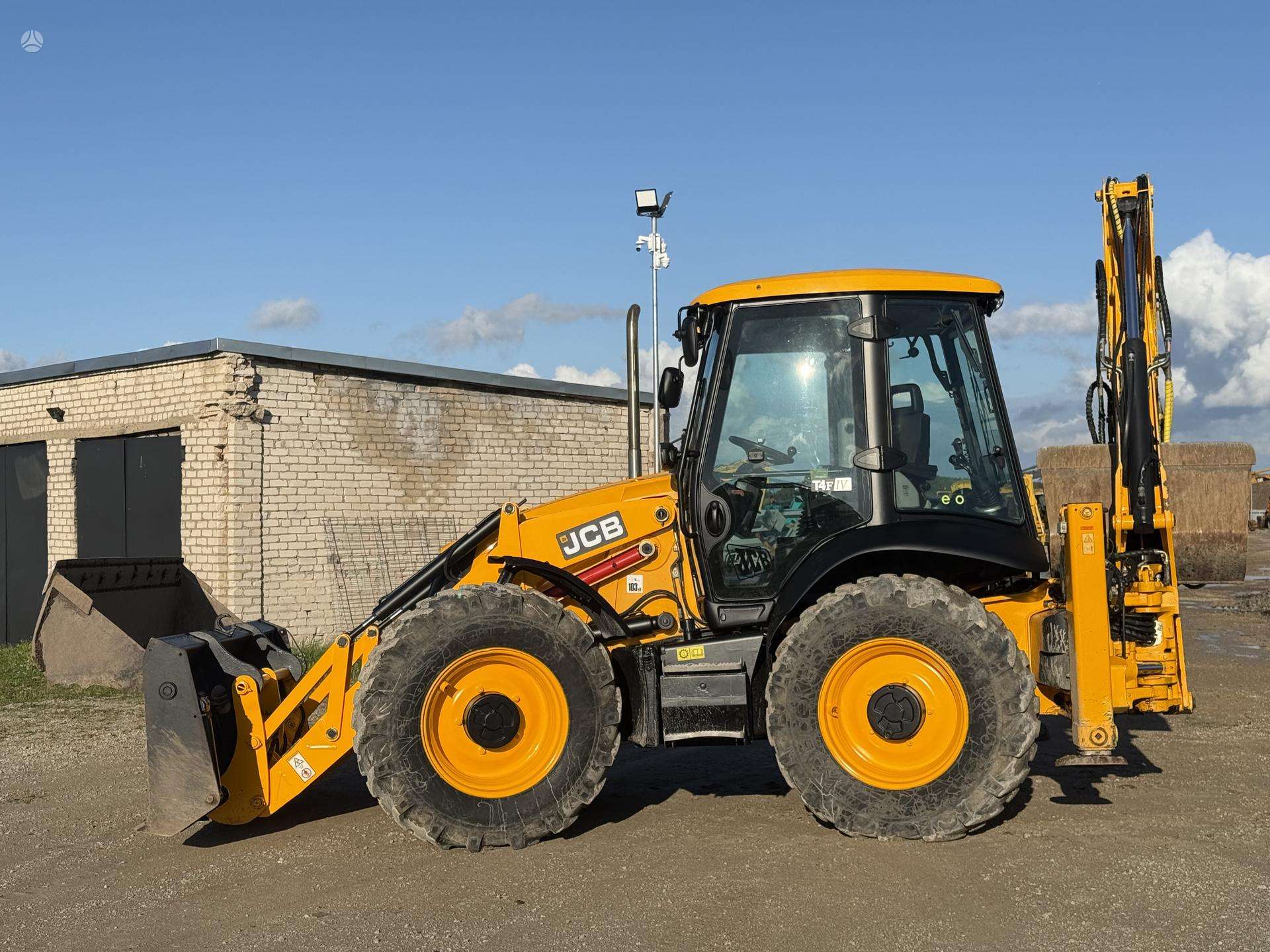 JCB 4 CX , quick coupler front & b - Image 3