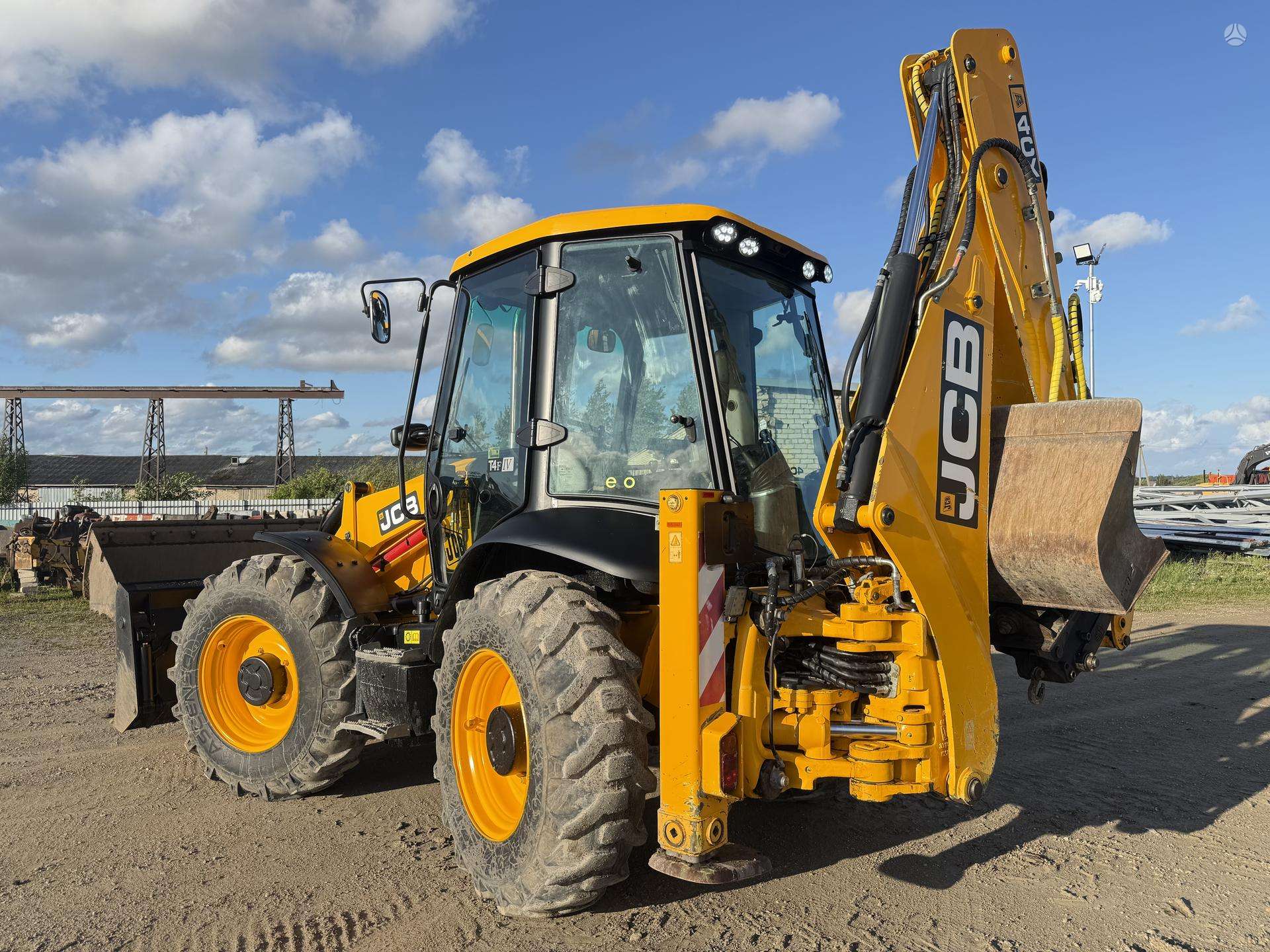 JCB 4 CX , quick coupler front & b - Image 4