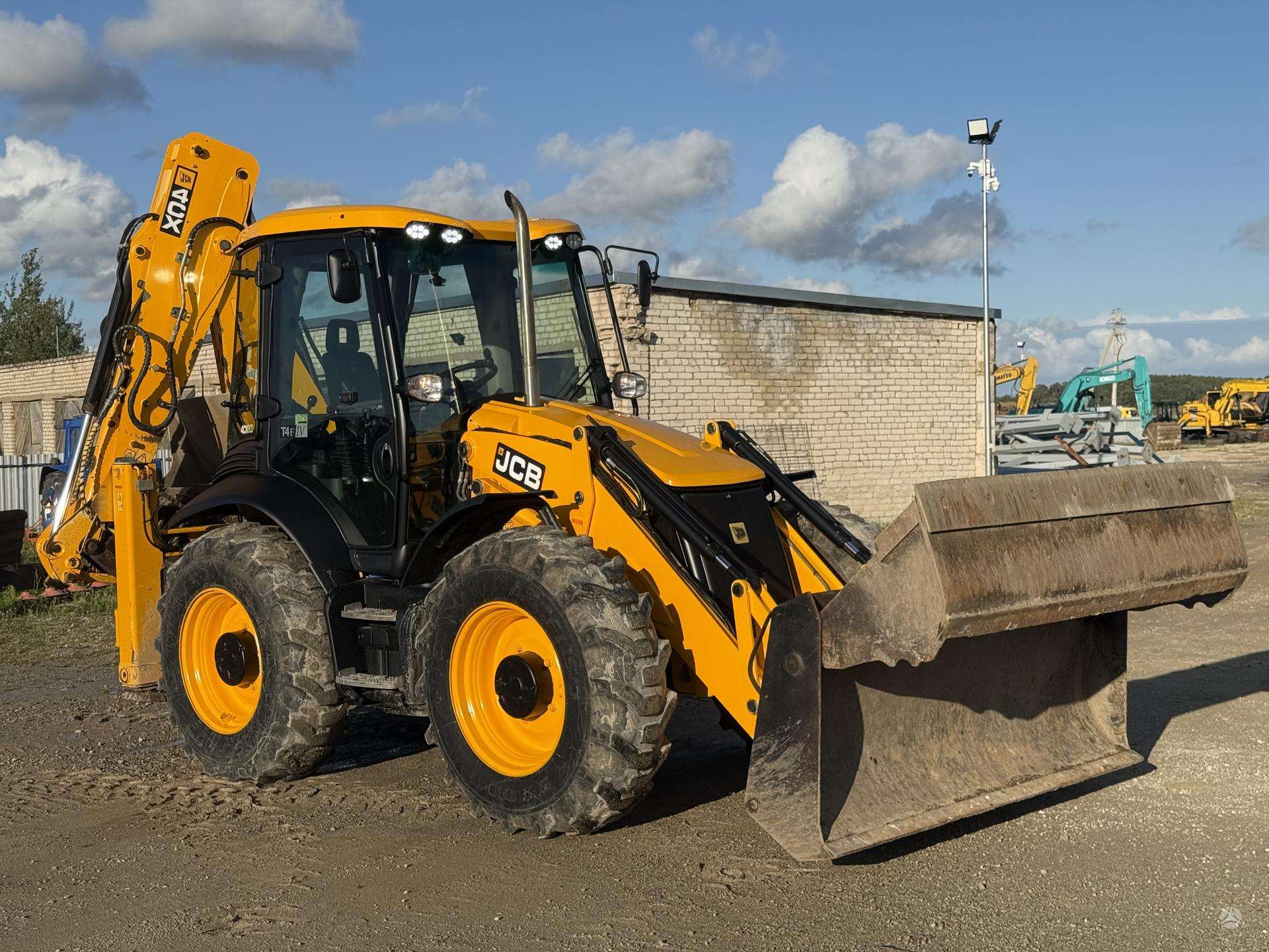 JCB 4 CX , quick coupler front & b - Image 8