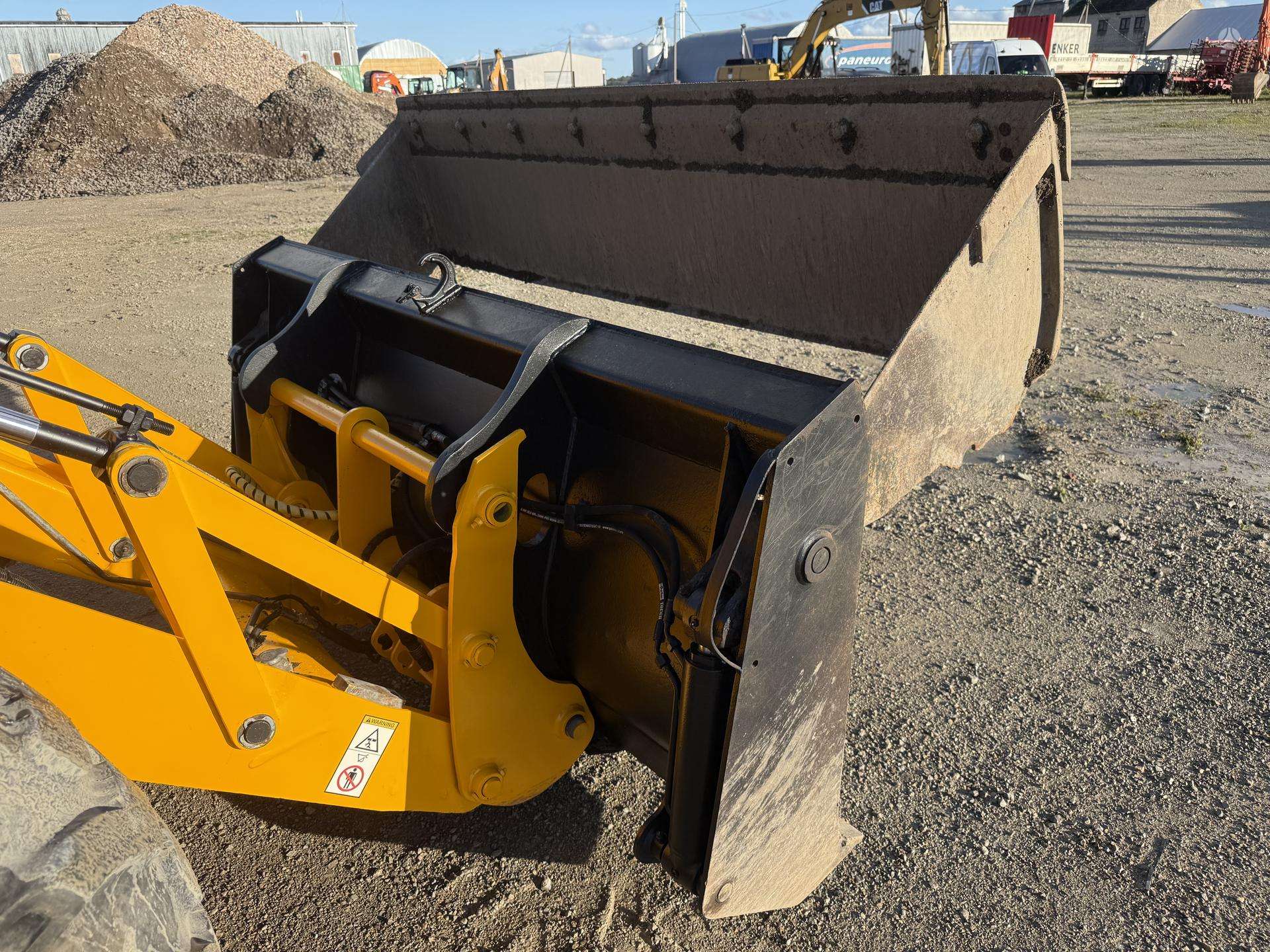JCB 4 CX , quick coupler front & b - Image 9