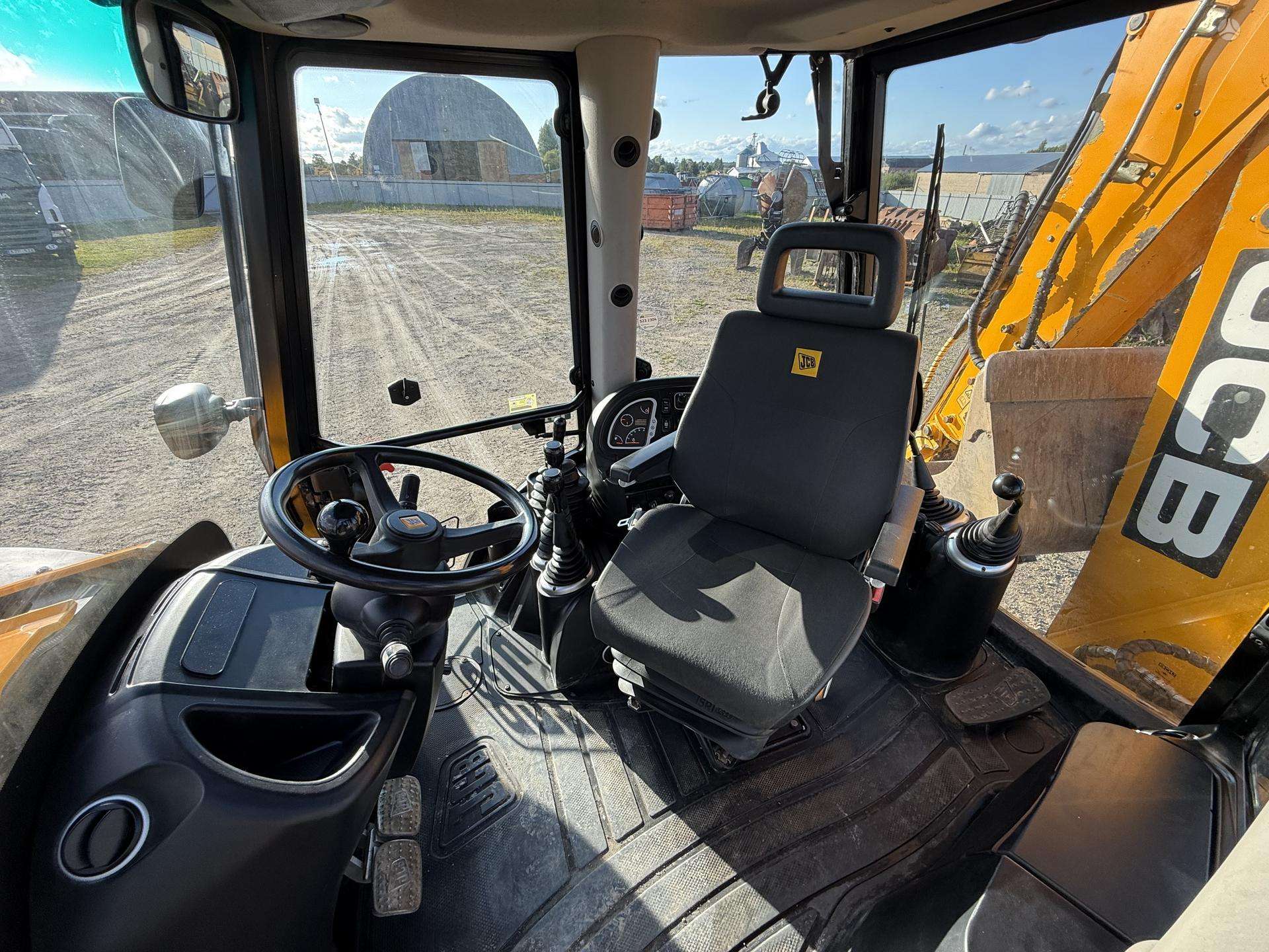 JCB 4 CX , quick coupler front & b - Image 10