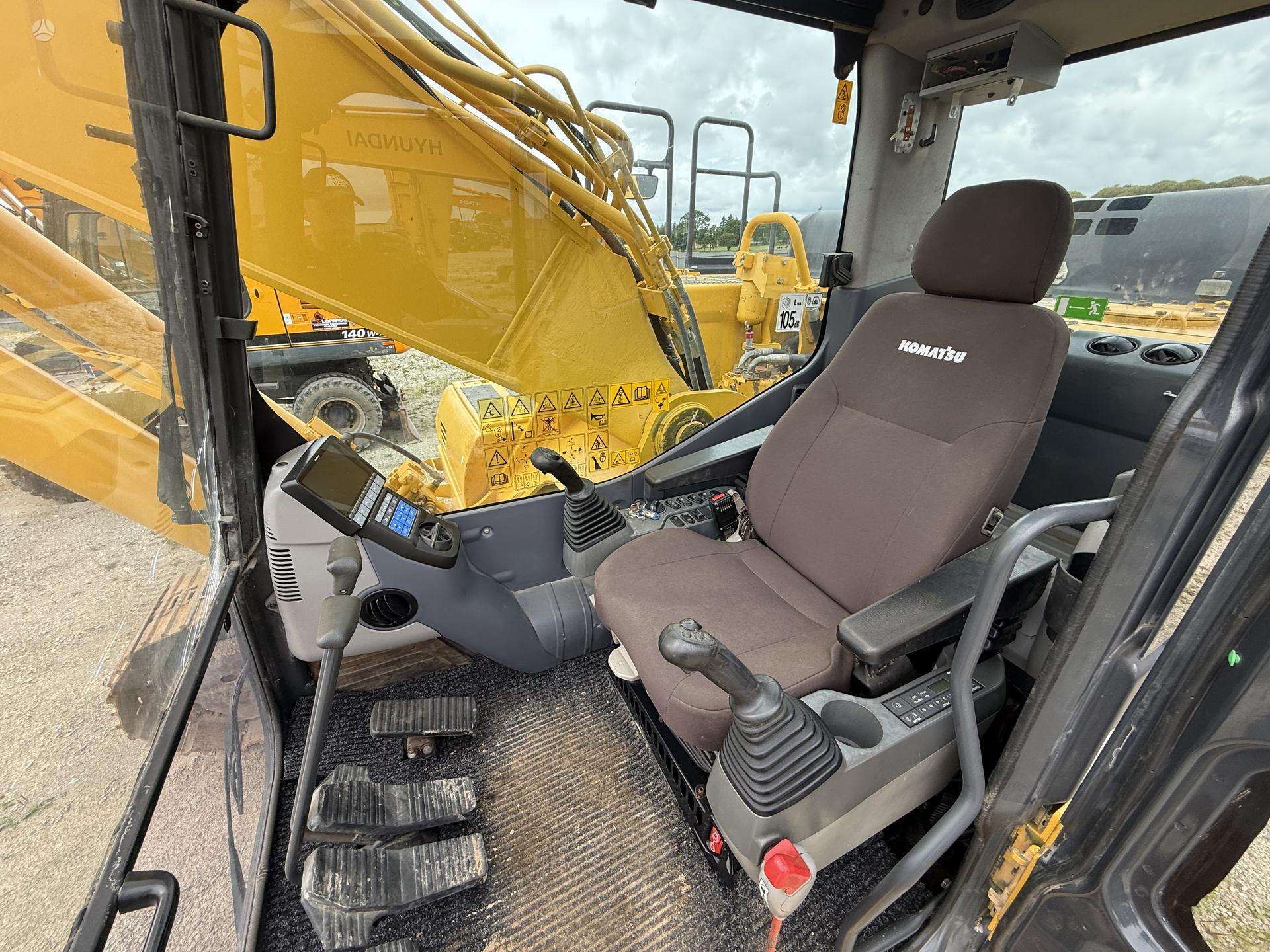 Komatsu PC 360 LC-10 - Image 8